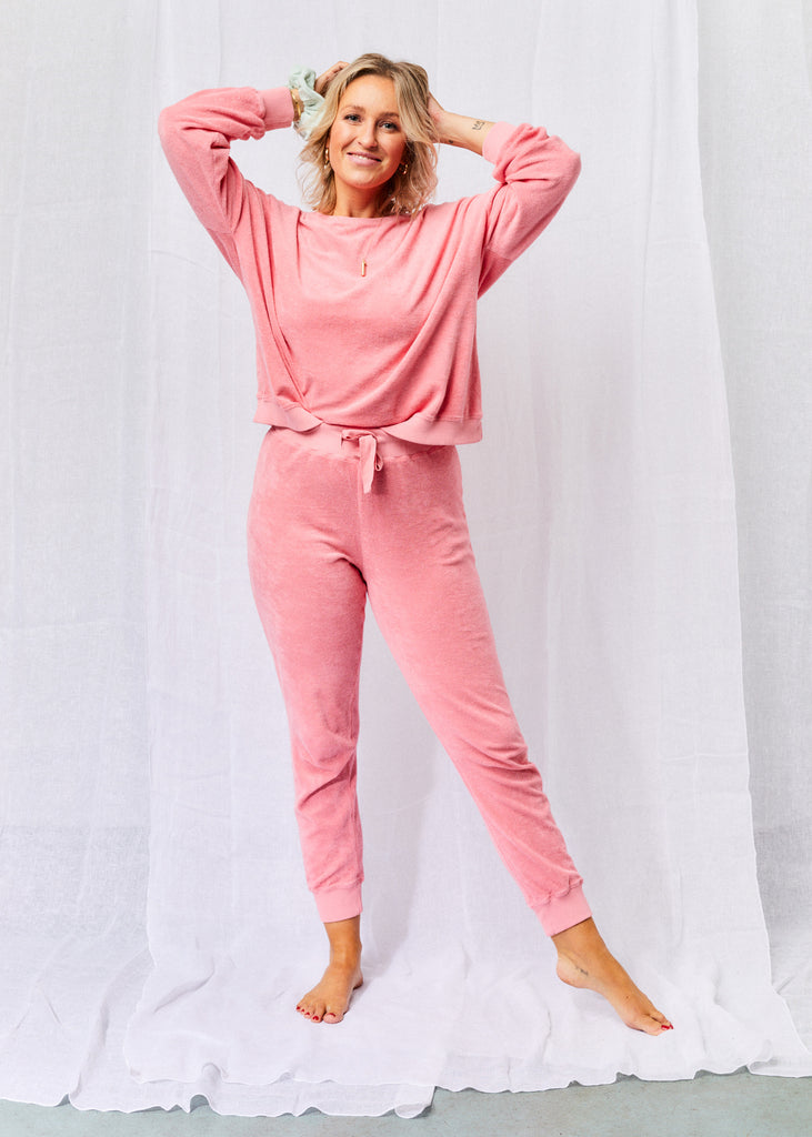 Loungewear Anzug aus Bio-Frottee in einem frischen Watermelon-Pink
